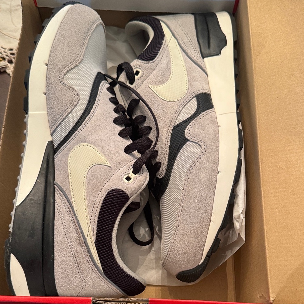 Nike Men's Cream and Gray Sneakers